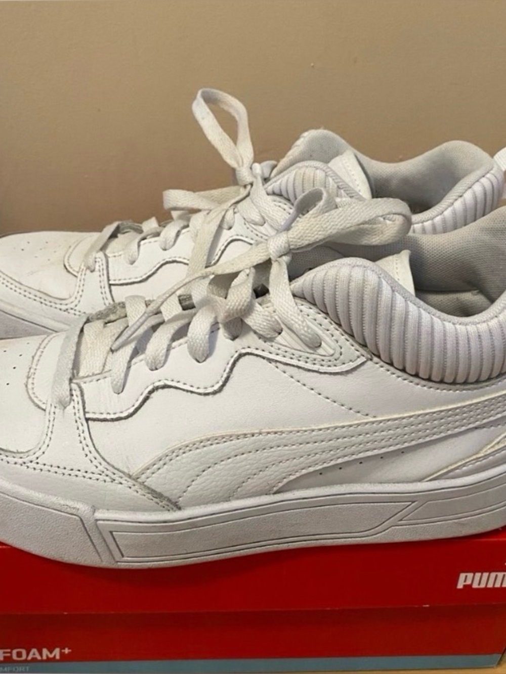 Puma Women White Leather Sneakers in Great condition 🤍🖤